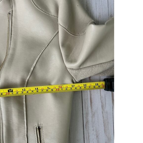 Guess Cream Tan Vegan Leather Biker Jacket – Size Medium w Flaws - Picture 14 of 14